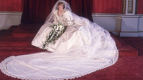 «رسالة خفية» في حذاء زفاف الأميرة ديانا لـ«تشارلز»