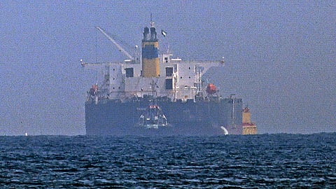 تفاصيل جديدة في حادثة «ناقلة الفجيرة»: ترفع علم سنغافورة