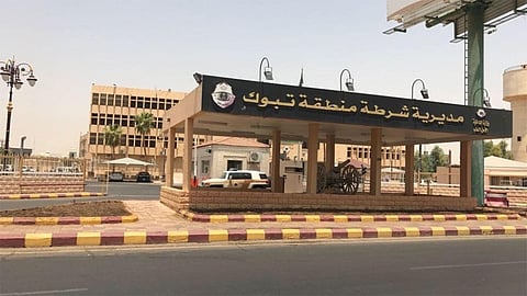 شرطة تبوك: القبض على 3 أشخاص اعتدوا على مقيم