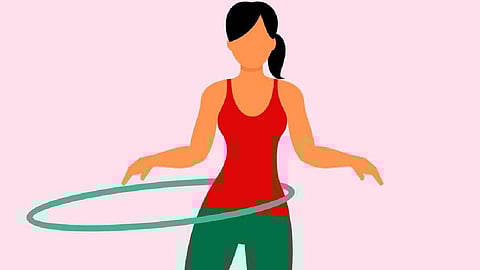 خبيرة توضح فوائد التمرين بطوق «الهولا هوب»