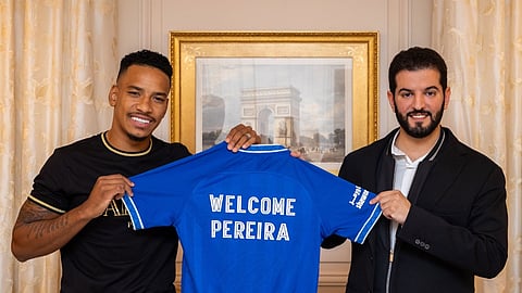 «الهلال» يغضب الجماهير الإنجليزية بتعاقده مع البرازيلي بيريرا