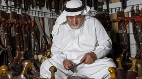 صناعة الجنابي.. حرفة تبعث الحياة في الحديد بتفاصيل فنية دقيقة