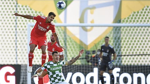 بنفيكا يفلت من كمين موريرينسي في الدوري البرتغالي