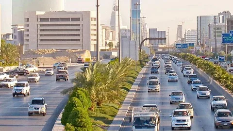 الحصيني: أجواء حارة بالمملكة وأمطار خفيفة لمتوسطة ببعض المناطق