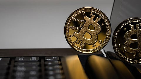 ارتفاع سعر عملة بيتكوين الرقمية المشفرة إلى 44 ألفًا و775 دولارًا