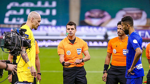 حكام قطريون لإدارة مباراتي الهلال والنصر بـ«دوري المحترفين»