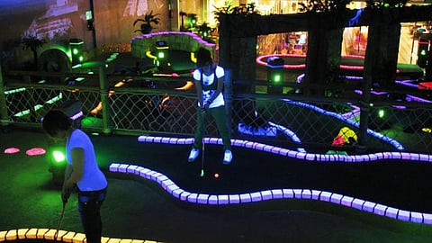 «استثناء مشروط» للأطفال من التحصين عند دخول أماكن الترفيه المفتوحة