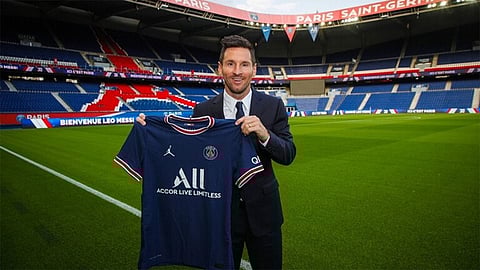 رسميًا.. ليونيل ميسي باريسيًا حتى 2023