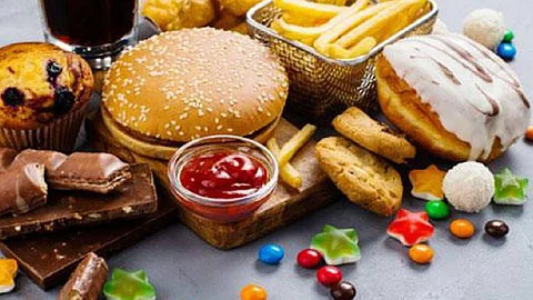 خبيرة تغذية: الأطعمة المصنعة تصيب الأطفال بـ4 أمراض خطيرة
