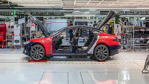 مليون دولار تعويضا من تسلا لأحد العمال تم تسميته بالزنجي