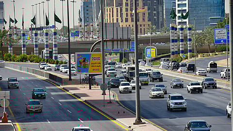 نزيه الحيزان: طقس الجمعة حارٌ إجمالًا.. وأمطار على المرتفعات