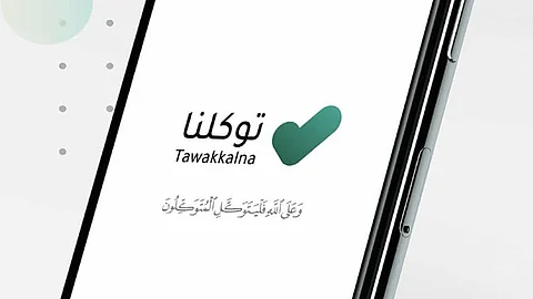 لبناني يفصل سعوديًّا بسبب «توكلنا».. و«الموارد البشرية» تتفاعل