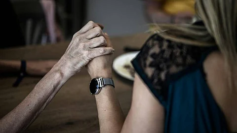 لأول مرة منذ عقود.. الغذاء والدواء الأمريكية توافق على علاج جديد لـ«ألزهايمر»