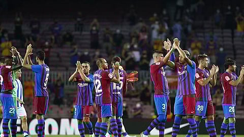 برشلونة يخمد صحوة سوسييداد المتأخرة بالدوري الإسباني.. والجماهير تهتف لميسي