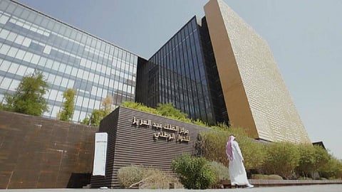 مركز الملك عبد العزيز للحوار الوطني يستعرض أهمية العمل الإنساني