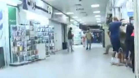 بالفيديو.. عمالة تتصدر مشهد بيع وصيانة الجوالات بالرياض بالمخالفة لقرار التوطين