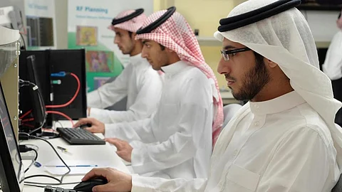 «تقرير أمريكي» يشيد بسرعة نمو سوق البيانات والذكاء الاصطناعي السعودي