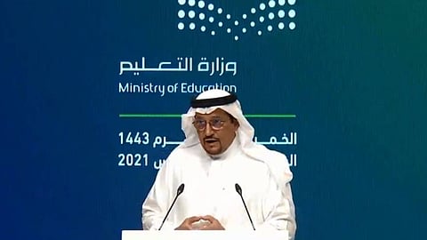 وزير التعليم يكشف متى تُعلّق الدراسة وكيفية التعامل مع المعلمين غير المحصنين