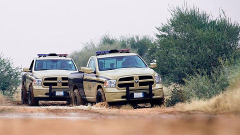 «الأمن البيئي» يضبط مواطنًا ومقيمًا يديران مستودعًا للحطب المحلي بجدة