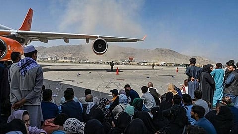 إدارة بايدن قد تجبر شركات الطيران المدني على نقل الأفغان