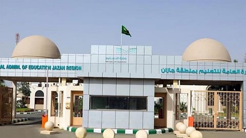 800 ألف كمامة و5 آلاف لتر معقمات لمدارس تعليم جازان