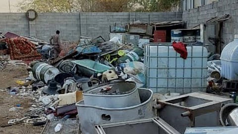 ضبط 5 مستودعات مُخالفة لبيع السكراب والحديد في ملكان بمكة