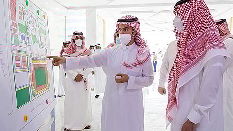 بالصور.. نائب أمير حائل يتفقد مشروع تطوير ملعب مدينة الأمير عبدالعزيز بن مساعد