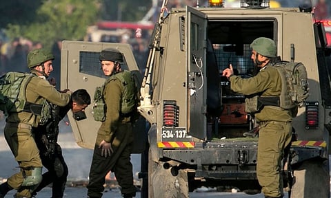 قوات الاحتلال تعتقل ثلاثة فلسطينيين من قلقيلية ورام الله