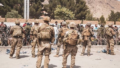 «ذا جارديان»: عمليات الإجلاء البريطانية من كابول تنتهي خلال 36 ساعة