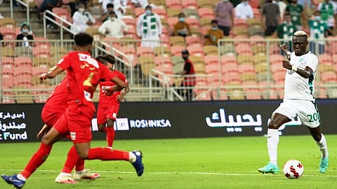 الأهلي يسقط في فخ التعادل مع ضمك بالدوري