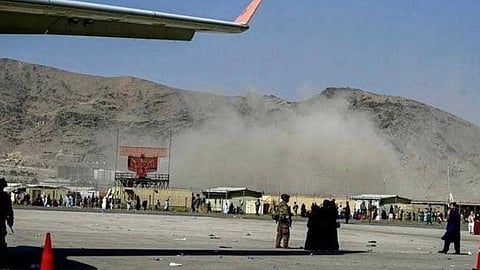 مقتل 12 عسكريًا أمريكيًا وإصابة 15 آخرين بهجوم مطار كابل