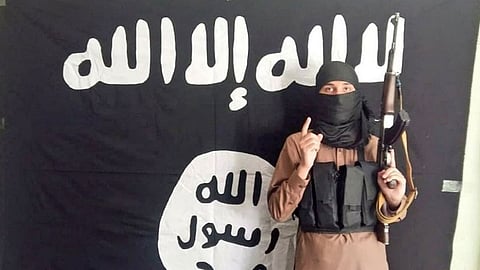 داعش ينشر اسم وصورة الانتحاري المسؤول عن تفجير مطار كابل