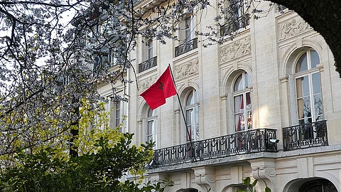 المغرب يغلق سفارته في الجزائر بعد توتر العلاقات بين البلدين