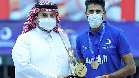 البحريني يوسف فلاح يفوز بالبطولة المفتوحة للبولينج الـ25 في الرياض