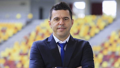 رسميًا.. الروماني كوزمين كونترا مديرًا فنيًا للفريق الاتحاد