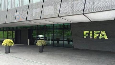 «فيفا»: إنفاق 48.5 مليار دولار على الانتقالات خلال 10 سنوات
