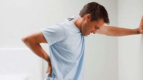 للوقاية من آلام الظهر والعضلات.. «الصحة» تكشف طرق الجلوس بشكل صحيح