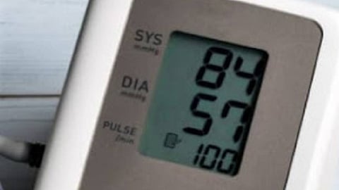 انخفاض ضغط الدم.. الأسباب والأعراض