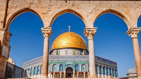 عشرات المستوطنين اليهود يقتحمون المسجد الأقصى