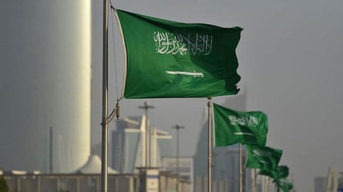 أخبار السعودية اليوم.. دخول 15 جامعة في تصنيف التايمز.. ومتطوعة تجمِّل جدران مبنى تعليمي في تبوك