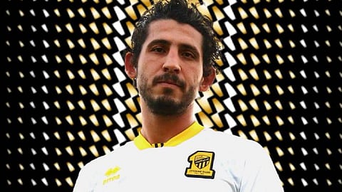 حجازي مدافع الاتحاد يفوز بجائزة الأفضل في أغسطس