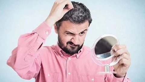 7 أسباب تؤدي لظهور الشيب