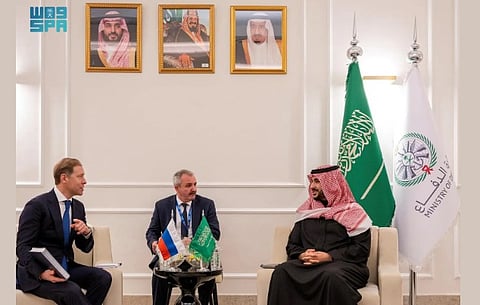 Minister of Defense Meets with Russian Minister of Industry and Trade