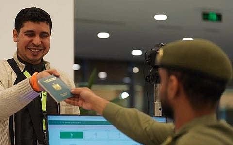 Passports Directorate at Halat Ammar Border Crossing Welcomes Pilgrims from Jordan