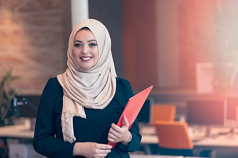 Saudi Female-employees Serve 31,000 in a Record Time