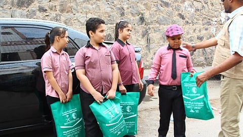 Saudi Arabia provide Eid Al-Fitr Clothing Sets in Aden, Yemen