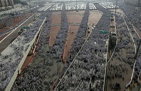 Pilgrims settle in Saudi Arabia's Mina Holy Site