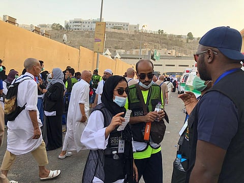 Saudi Volunteers race to serve the pilgrims