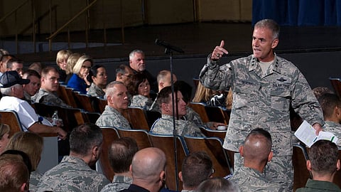 Islamic Military Coalition's official meets with a US military students delegation
