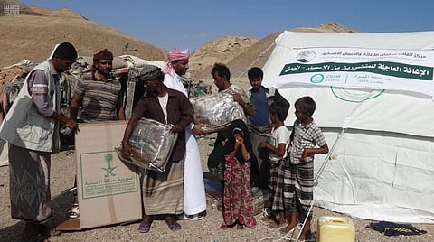 Saudi Arabia Distribute Shelter Materials to Displaced People in Yemen